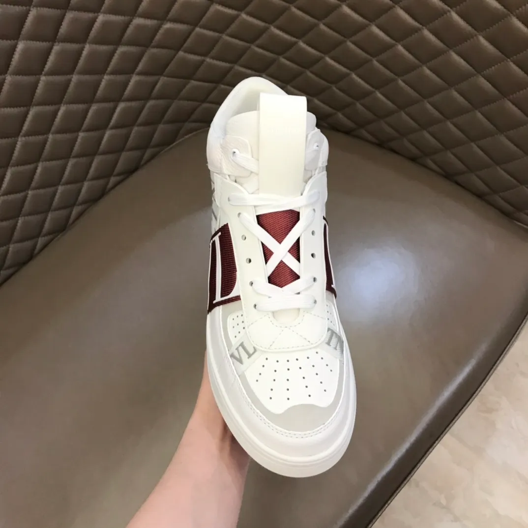P460◾️▫️V L7N high-top calfskin lace-up sneakers. No man should be able to refuse this style. The classic color scheme is so handsome! Purchase a high-precision replica of the original version to instantly sell off the market currency! 6 VLTN logo rubber effect straps - Valentino Garavani Logo printed on the back and tongue, all materials are customized to ensure quality!  Size: Male 38-44 (45.46 customized)